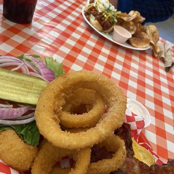 Oatman Hotel - Floozie burger with onion rings  and chili cheese dog - American Near Me - Oatman, Arizona