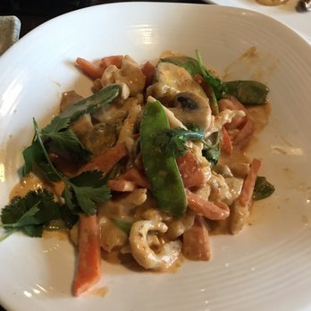 GreenGinger - Thai Curry, they explained to me twice it wasn't Indian curry so I'm guessing they have had some problems - Sushi Bars Near Me - Greenwood, Indiana