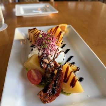 Hali'imaile General Store - Burrata and beet salad - Seafood Near Me - Makawao, Hawaii