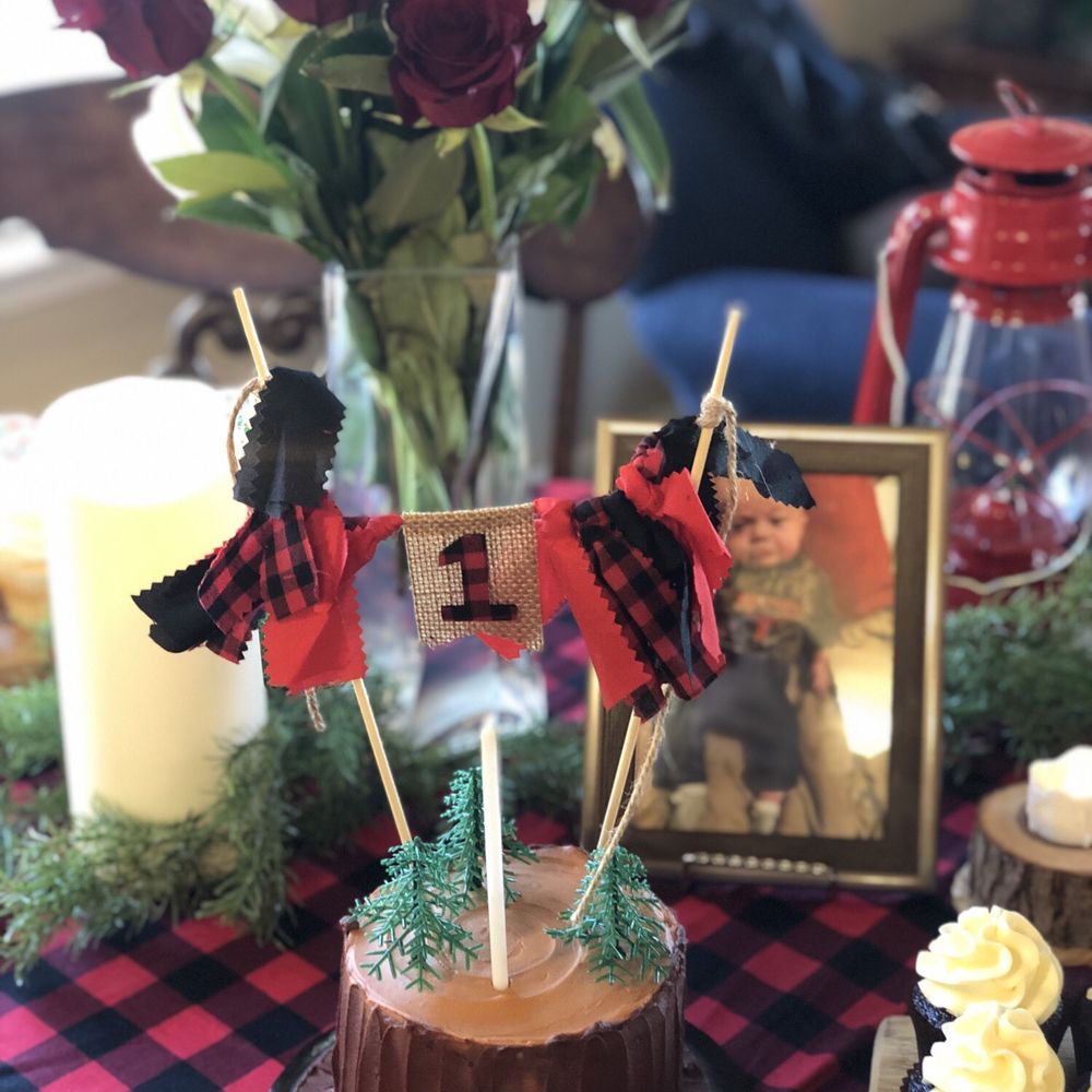 The Sweet Cupfé - My son's smash cake. A chocolate cake, chocolate icing, tree log. - Cupcakes Near Me - Leander, Texas The Sweet Cupfé - My son's smash cake. A chocolate cake, chocolate icing, tree log. - Cupcakes Near Me - Leander, Texas