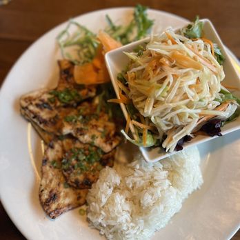 Sukhothai - Sukhothai Chicken with papaya salad and sticky rice - Thai Near Me - Beacon, New York