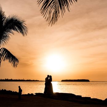 Lighthouse Beach Weddings - Wedding Planning Near Me