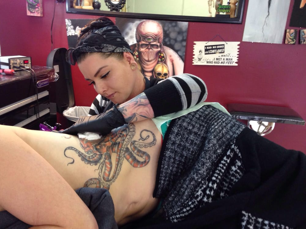 Electric Fox Tattoo Parlor Logo
