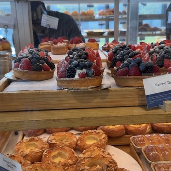 Paris Baguette - Pastry case - Cafes Near Me - Maple Grove, Minnesota