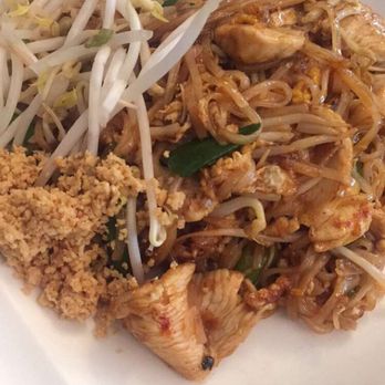 Spicy Shallot - Chicken pad thai - Thai Near Me - Elmhurst, New York Spicy Shallot - Chicken pad thai - Thai Near Me - Elmhurst, New York