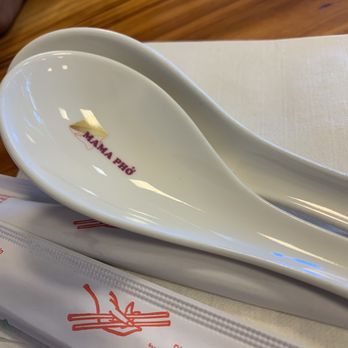 Mama Pho - Soup spoon and wooden chop sticks - Vietnamese Near Me - Honolulu, Hawaii