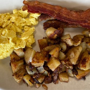 Rosie's Restaurant - Country sampler - American Near Me - Tamworth, New Hampshire Rosie's Restaurant - Country sampler - American Near Me - Tamworth, New Hampshire