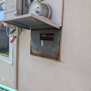 Roc Electric - The old zinsco panel that was replaced. - Electricians Near Me - Whittier, California Roc Electric - The old zinsco panel that was replaced. - Electricians Near Me - Whittier, California