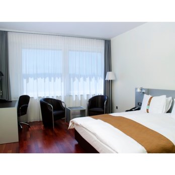 Hotel Holiday Inn - Another view of the king room with desk in the corner. - Hotels Near Me - Bern, BE