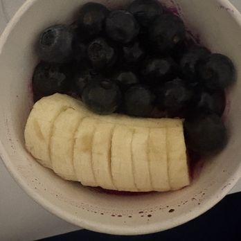 Ubatuba Açaí - Brea - My Pitaya bowl - minus strawberries (my daughter had these fruits plus strawberries. Hers isn't pictured) - Acai Bowls Near Me - Brea, California