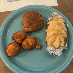 Sarah K's Gourmet - Mac and cheese bites, twice baked potato, and crab cake.
