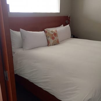 Warwick Le Crystal - Hotels Near Me - Montreal, Quebec