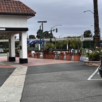 Park Vue Inn - Crosswalk to the main entrance to Disneyland - Hotels Near Me - Anaheim, California