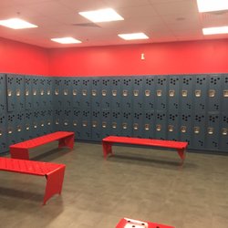 Blink Fitness - South Orange - Locker room