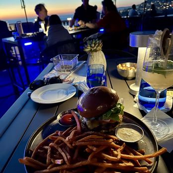 180blu - Double cheeseburger with sweet potato fries - Cocktail Bars Near Me - Dana Point, California