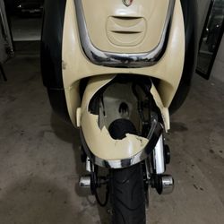 Scooter Importer - This is my scooter after crashing. the whole body is cracked. They fixed on the day of including steering stem.