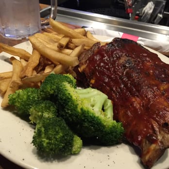 Chili's - Bars Near Me - Tulare, California