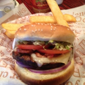 RED ROBIN GOURMET BURGERS - CLOSED - Updated May 2026 - 25 Photos