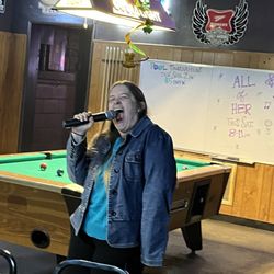 The Knotty Pint - Singing karaoke with Taco Bell