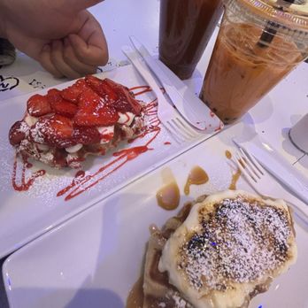 Vova Cafe - Creme Brulee Croiffle, Strawberries and Cream Croiffle, Thai Tea, and Dirty Thai Tea - Coffee & Tea Near Me - Las Vegas, Nevada