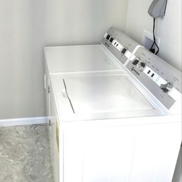 Speed Queen Washer TC5003WN Speed Queen Gas Dryer DC5004WG ShinePay for digital payment for washing and drying in an apartment complex. Speed Queen Washer TC5003WN Speed Queen Gas Dryer DC5004WG ShinePay for digital payment for washing and drying in an apartment complex.