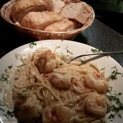 Krokodil - Spagetti mit Gambas,  und da sind echt viele drauf!