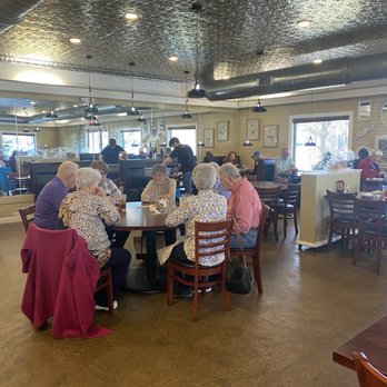 The Willow - Dining room - American Near Me - Washington Court House, Ohio The Willow - Dining room - American Near Me - Washington Court House, Ohio