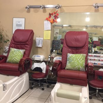 Leann's Nails - There are 5 of these massage chairs. - Nail Salons Near Me - Alameda, California Leann's Nails - There are 5 of these massage chairs. - Nail Salons Near Me - Alameda, California