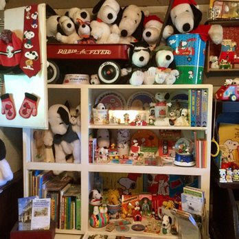 Volunteer Gap Inn - The office is dedicated to the owners father who loved Snoopy. A real Snoopy Paradise. - Hotels Near Me - Hillsville, Virginia Volunteer Gap Inn - The office is dedicated to the owners father who loved Snoopy. A real Snoopy Paradise. - Hotels Near Me - Hillsville, Virginia