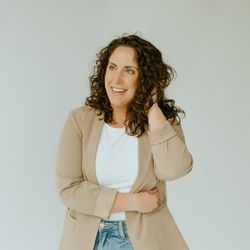 The Hair Of Nik - Nicole, the owner