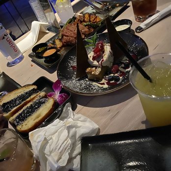 3rd Base LA - Warm Ice Cream Bun, Bread Pudding - Sports Bars Near Me - Los Angeles, California