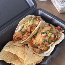 Peachy's Beach Eats - Avocado shrimp tacos