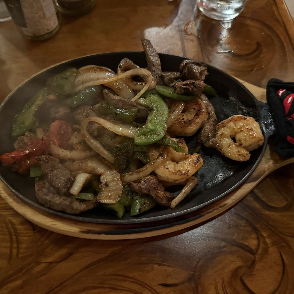 Beef and shrimp fajita