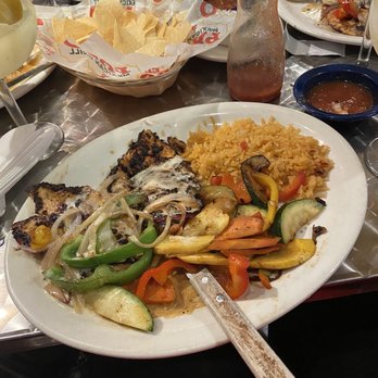 El Paso Mexican Grill - El polo loco chicken w/ grilled veggies and rice - Mexican Near Me - Lafayette, Louisiana El Paso Mexican Grill - El polo loco chicken w/ grilled veggies and rice - Mexican Near Me - Lafayette, Louisiana