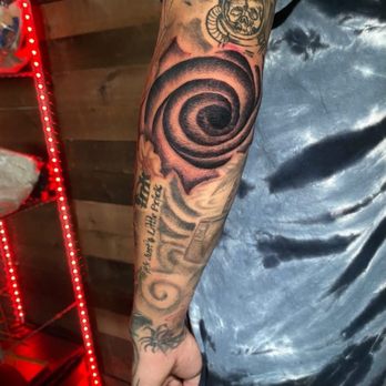 Kustom Kulture Tattoo Studio  - Tattoo Near Me - Reseda, California