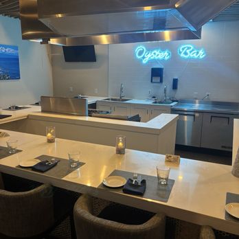 Lakeside Grill - Oyster bar - Seafood Near Me - Collingwood, Ontario