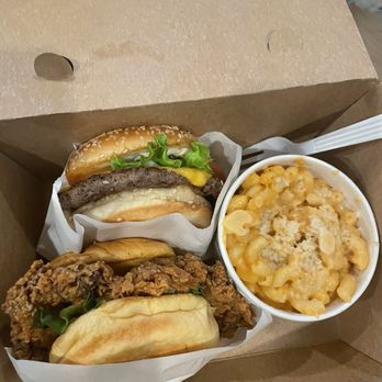 Marty’s - Cheeseburger, crispy chicken sandwich, mac&cheese - Burgers Near Me - Hackensack, New Jersey Marty’s - Cheeseburger, crispy chicken sandwich, mac&cheese - Burgers Near Me - Hackensack, New Jersey