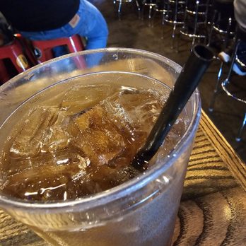 Jack Brown's Beer & Burger Joint - Roanoke - My glass of iced sweet tea with a black straw. - American Near Me - Roanoke, Virginia
