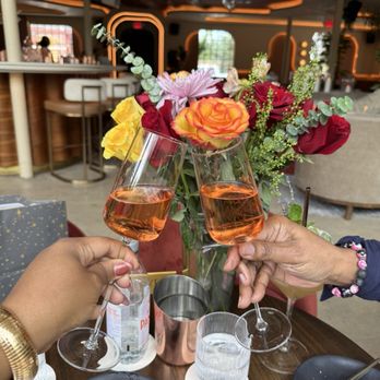 Melrose - Free rose glass on mothers day - Cocktail Bars Near Me - Houston, Texas