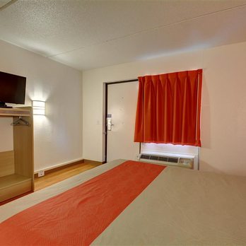 Motel 6 Springfield - Chicopee - Guest Room - Hotels Near Me - Chicopee, Massachusetts Motel 6 Springfield - Chicopee - Guest Room - Hotels Near Me - Chicopee, Massachusetts