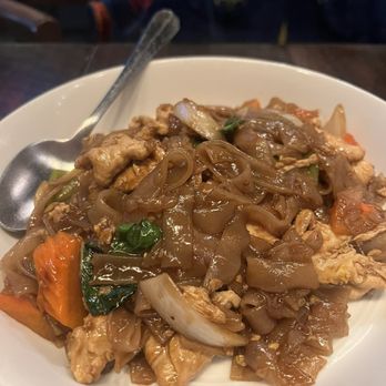 Dahla - Drunken noodles - Thai Near Me - New Orleans, Louisiana Dahla - Drunken noodles - Thai Near Me - New Orleans, Louisiana