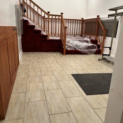 Feminine Touch Cleaning - Cleaning of walls and floor in vestibule area