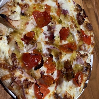 Boombozz Craft Pizza & Taphouse - 8" Hand Tossed Fire Roasted Chicken Pizza - New American Near Me - Spring Hill, Tennessee Boombozz Craft Pizza & Taphouse - 8" Hand Tossed Fire Roasted Chicken Pizza - New American Near Me - Spring Hill, Tennessee