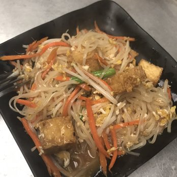 Cali's Vietnamese - Tofu pad Thai!! Delicious!! - Chinese Near Me - Minneapolis, Minnesota