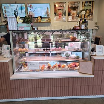Good Day DSM - The cookies behind the glass - Macarons Near Me - Ankeny, Iowa