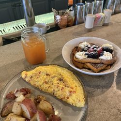Zava Cafe - Denver Omelette with Turkey Bacon, Berry French Toast, and Sunny Citrus cold pressed from the bottle of Pur cold-pressed company