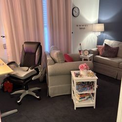 Alyse Freda-Colon, LCSW - Coziest office ever