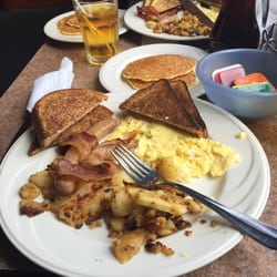 The West Town Bar & Grill - Generous amount of food for the price. Well cooked and very tasty.