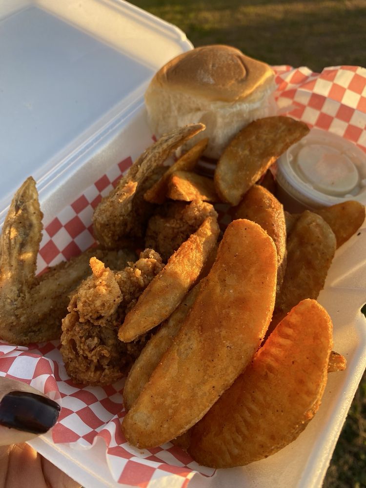 King Chicken Fillin' Station Logo