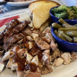 Penguin Ed's Barbeque - Chicken and brisket plate#2
